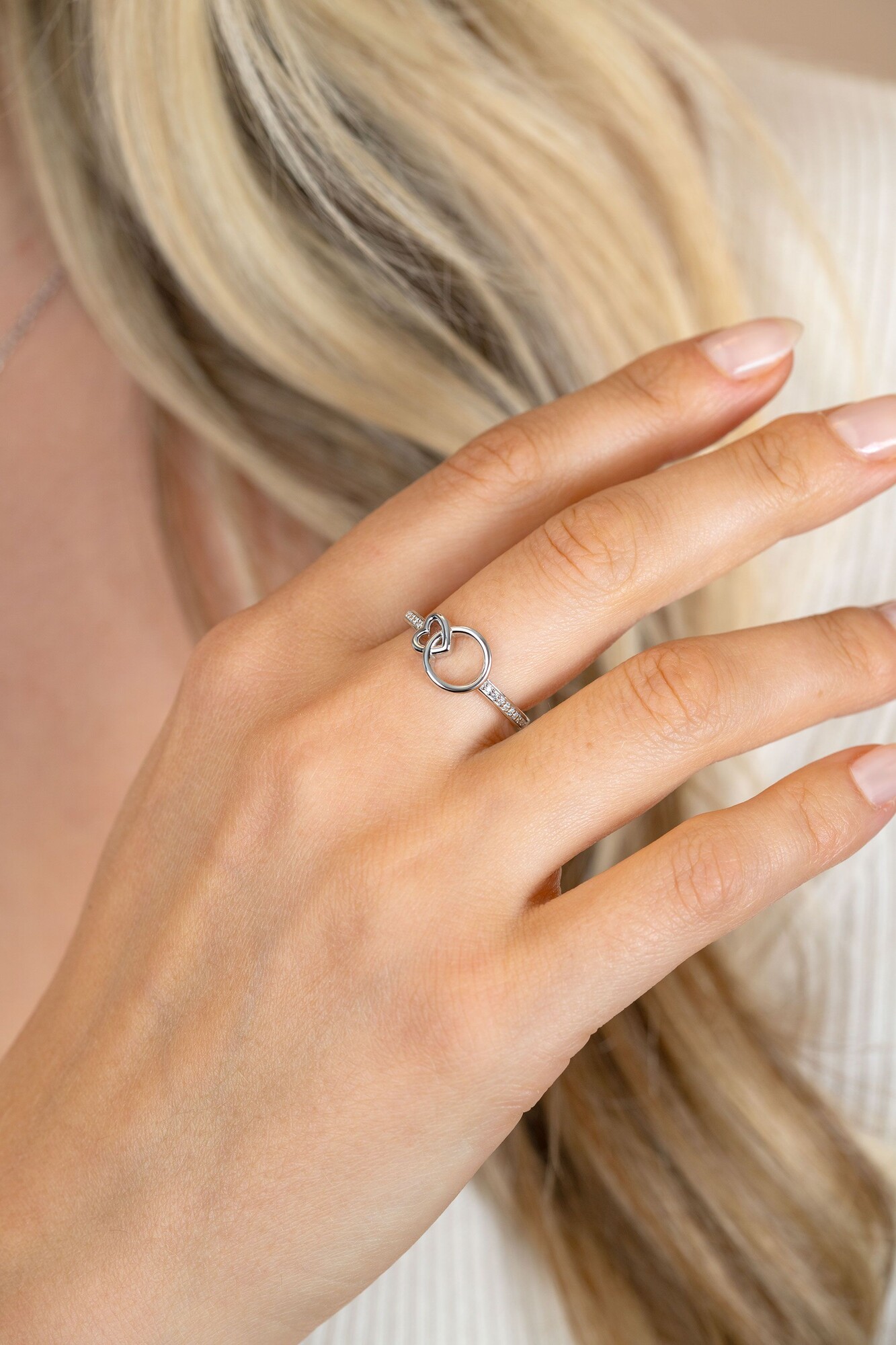 ZINZI zilveren ring met verbonden hart en rondje ZIR2811