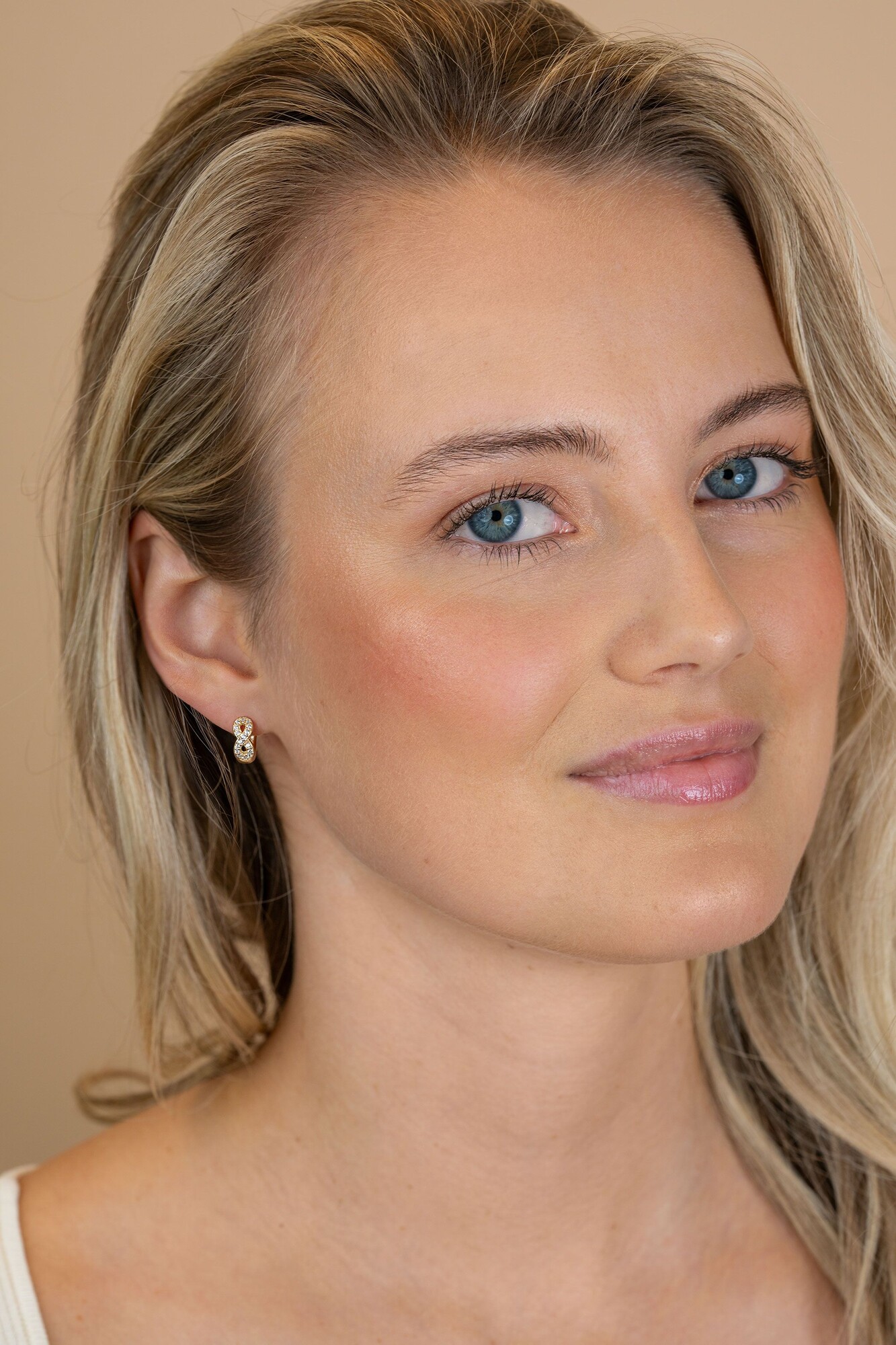 12,5mm ZINZI goldplated zilveren oorringen met Infinity-symbool bezet met zirkonia’s en luxe klapsluiting ZIO2790Y