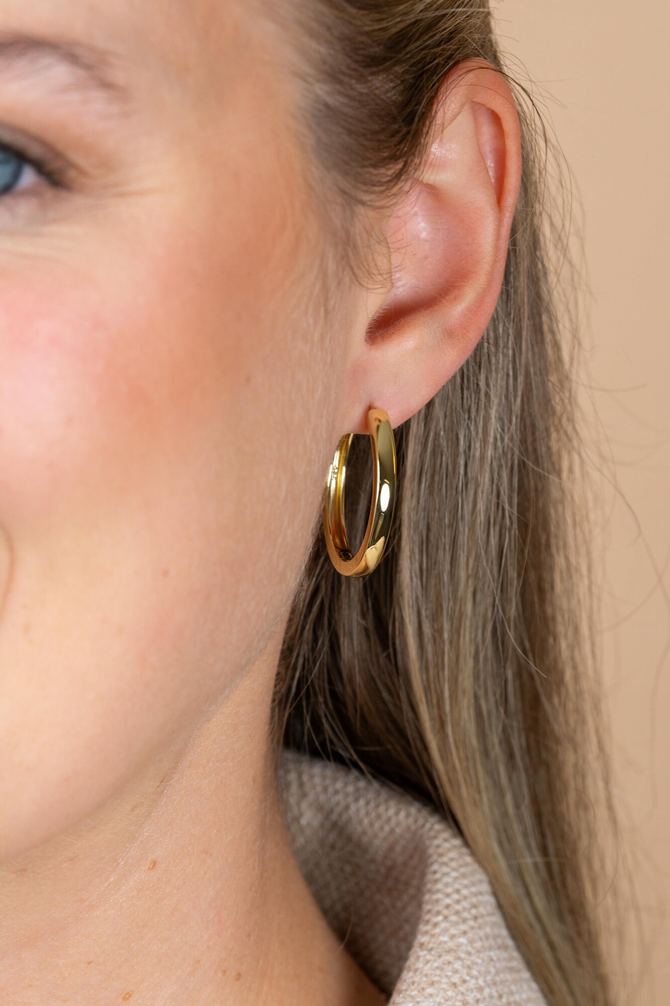 ZINZI gold plated zilveren oorringen 28 x 3mm met scharniersluiting ZIO193G