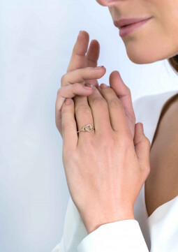 ZINZI zilveren bicolor ring 3 verbonden cirkels wit ZIR2045Y