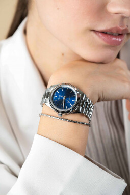 ZINZI Solaris horloge met blauwe wijzerplaat, stalen kast 35mm en stalen band met clip-sluiting. Het Japanse uurwerk loopt op zon- en kunstlicht ZIW2155
