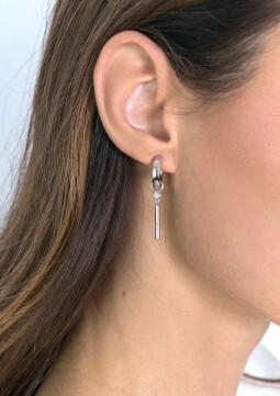 ZINZI zilveren oorbedels 26 mm glad rond staafje witte zirconia's ZICH2143. (zonder oorringen).