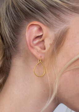 ZINZI zilveren oorhangers geel verguld met grote druppelvorm 32mm gedraaid ZIO2046G