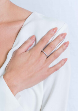 ZINZI zilveren ring gedraaid 2mm witte zirconia's ZIR2128
