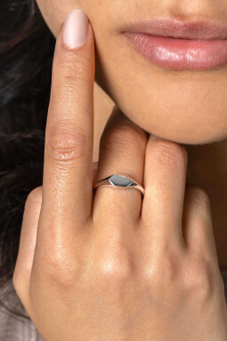 ZINZI zilveren monogram ring in glanzende zeshoekvorm (5,5mm) ZIR2437