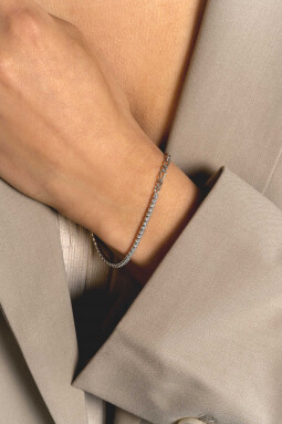 ZINZI zilveren fantasie schakel armband (2,3mm breed) waarbij de ene helft bezet is met witte zirconia's 17-20cm ZIA2460