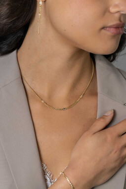 ZINZI gold plated zilveren ketting met gourmet schakels in verschillende breedtes, gecombineerd met drie rechthoekige baguette geslepen zirconia's 42-45cm ZIC2410