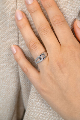 ZINZI zilveren ring met twee in elkaar gevlochten druppelvormen ZIR2768C