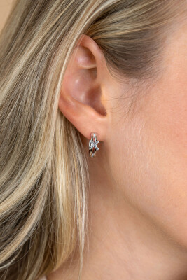 15mm ZINZI zilveren oorringen met speels X-detail bezet met witte zirkonia's ZIO2813