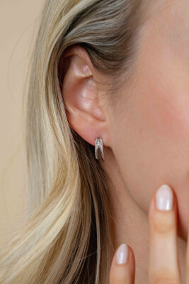 14,5mm ZINZI zilveren oorstekers met dubbele, gebogen baan en sprankelende zirkonia's ZIO2833