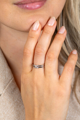 ZINZI zilveren ring met speels X-detail bezet met witte zirkonia's ZIR2813