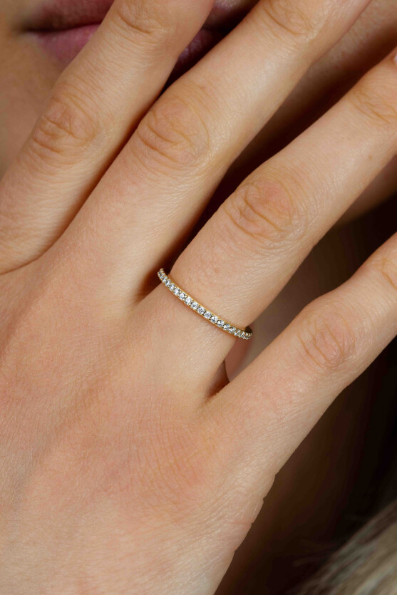 ZINZI goldplated zilveren aanschuifring (1,7mm breed) met een