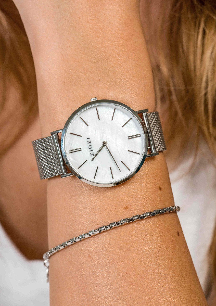 Zinzi Retro horloge witte parelmoer wijzerplaat met zilverkleurige wijzers en stalen mesh band 38mm extra dun ZIW417M

