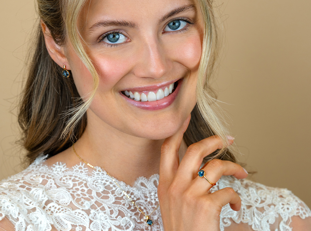 Blauwe sieraden voor een bruiloft