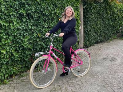 lotus Oorzaak Bakken GESLOTEN] Win jij deze unieke Zinzi roze city fiets?